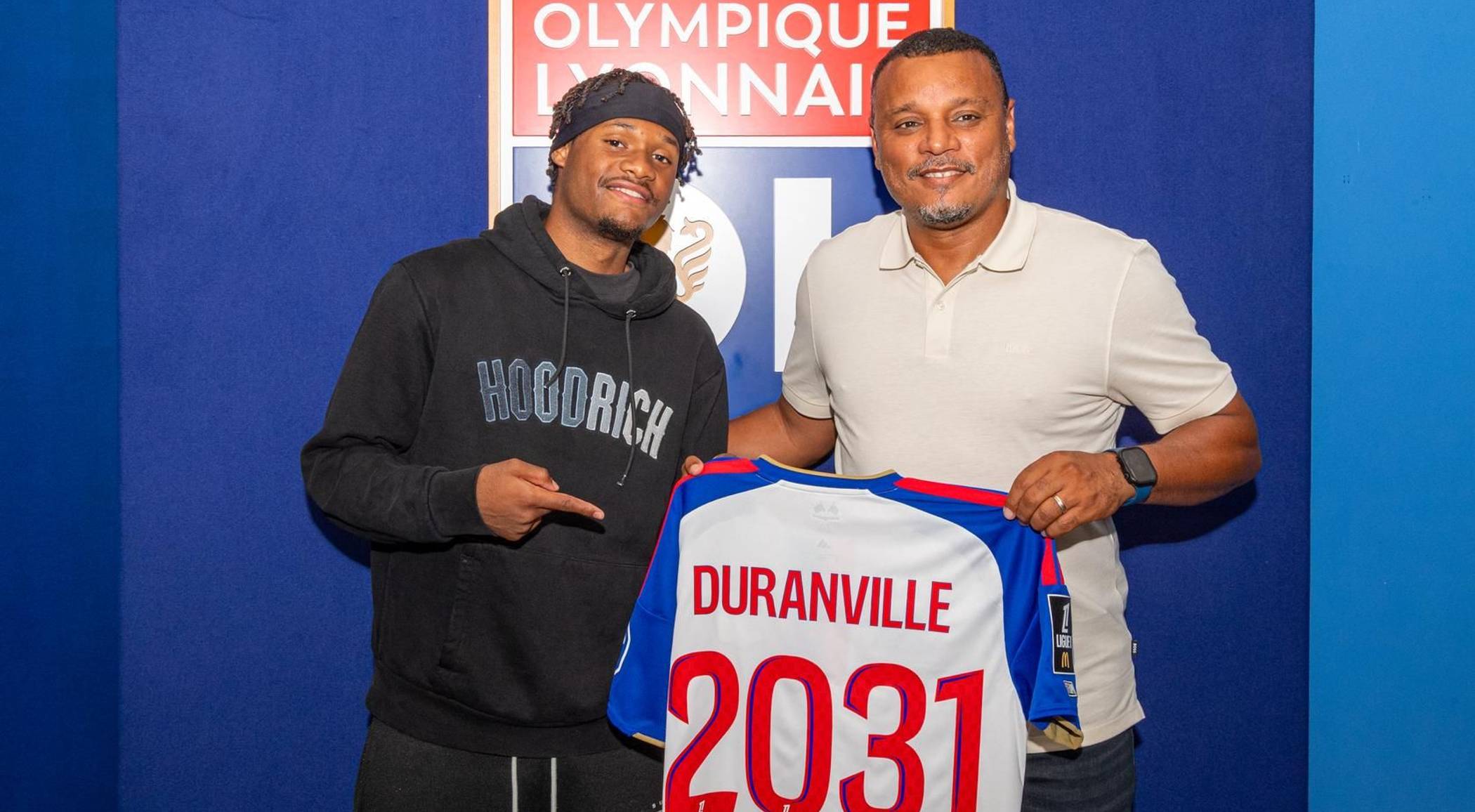 Julien Duranville presents his 2031 jersey
